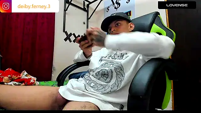 Snapshot of davidlatin66 chatting on 12-21-24, 04:19 davidlatin66 online show from 12-21-24, 04:19