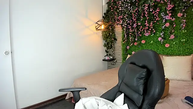 SarahDeyvis online show from 12-02-25, 01:17