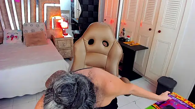 cute sassy online show from 04-11-26, 01:04