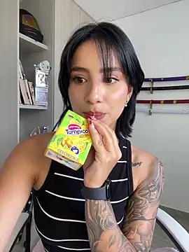 Snapshot of Ale_Lewis chatting on 12-24-24, 05:13 Ale Lewis online show from 12-24-24, 05:13