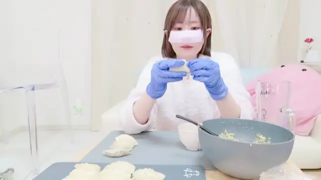 Yuu  k online show from 12-22-24, 01:00