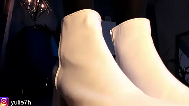  Jessy Moon  online show from 12-18-25, 11:33