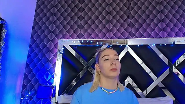 victoriaa lee  online show from 02-26-26, 07:46