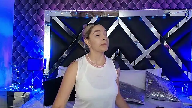 victoriaa lee  online show from 04-16-26, 07:58