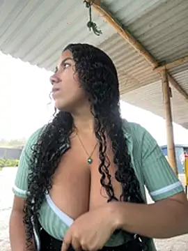 Snapshot of serena_willow chatting on 01-13-26, 01:05 serena willow online show from 01-13-26, 01:05