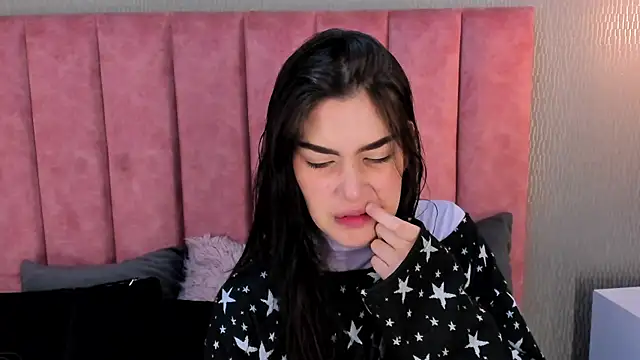 Alexa Thaylor  online show from 11-19-25, 03:23