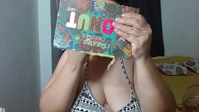 Snapshot of Victoriaevans1 chatting on 02-12-25, 04:22 Victoriaevans1 online show from 02-12-25, 04:22