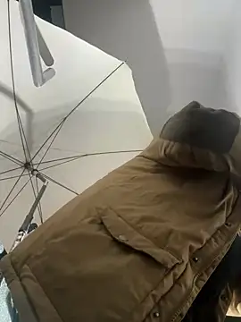 Snapshot of kleinerAlex chatting on 01-22-25, 04:44 kleinerAlex online show from 01-22-25, 04:44