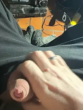 Snapshot of kleinerAlex chatting on 01-27-25, 05:03 kleinerAlex online show from 01-27-25, 05:03