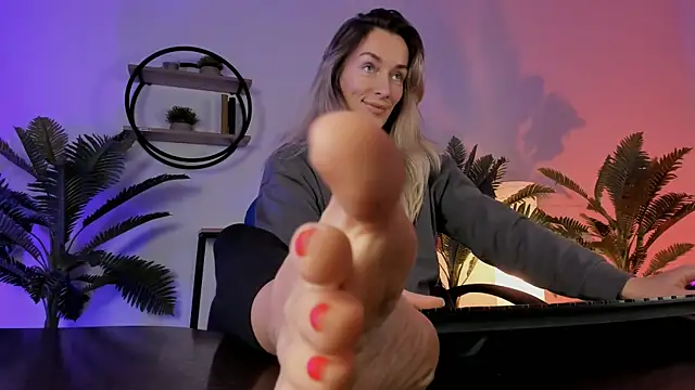 RebeccaMartinez online show from 01-04-25, 01:31