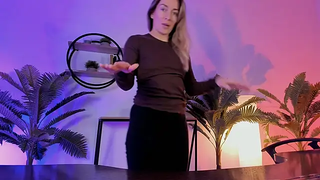 RebeccaMartinez online show from 01-05-25, 11:04