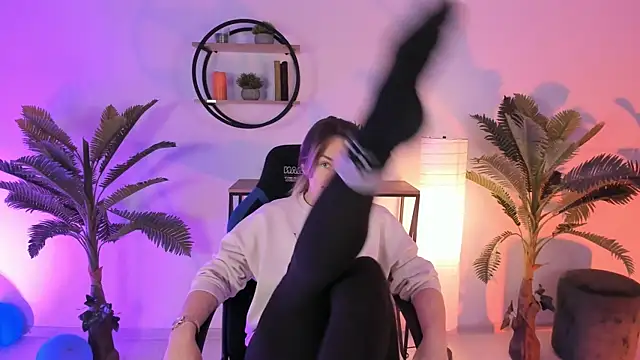 RebeccaMartinez online show from 01-11-25, 08:11