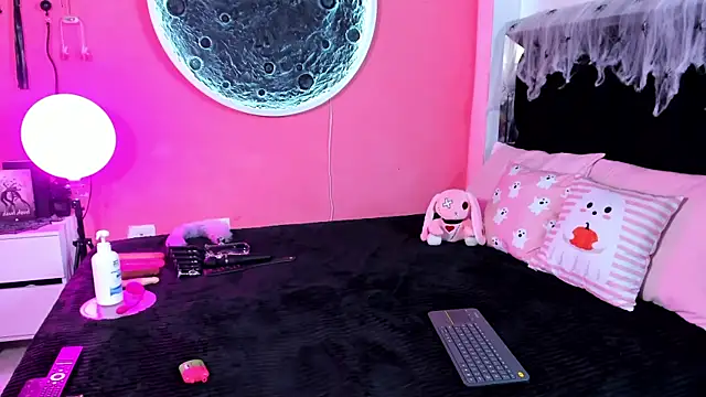 chloe loggan online show from 10-06-25, 12:30