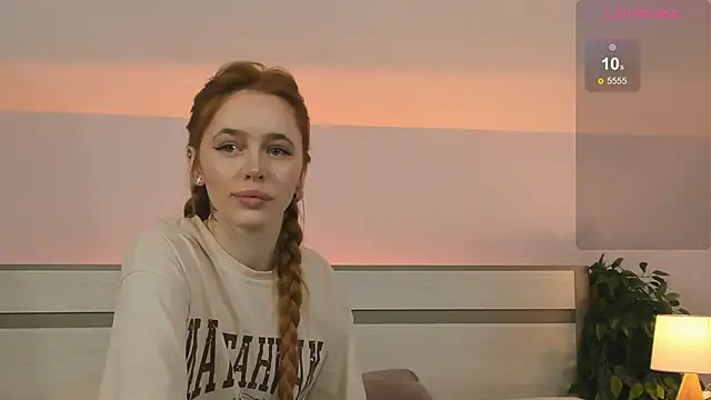 Snapshot of Phoenix_Margo chatting on 10-13-25, 03:17 Phoenix Margo online show from 10-13-25, 03:17