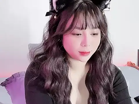   Lyly   online show from 11-27-25, 01:40