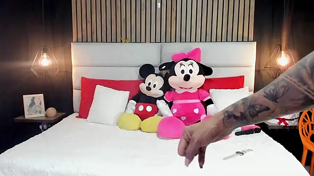 NiicolleMiller online show from 03-11-25, 06:30