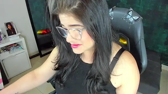 Snapshot of BellaFlaming chatting on 12-23-24, 11:04 BellaFlaming online show from 12-23-24, 11:04