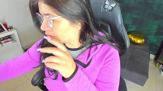 Snapshot of BellaFlaming chatting on 01-22-25, 10:50 BellaFlaming online show from 01-22-25, 10:50