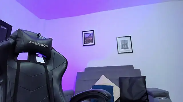 Snapshot of BellaFlaming chatting on 02-11-25, 04:56 BellaFlaming online show from 02-11-25, 04:56