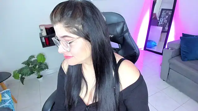 Snapshot of BellaFlaming chatting on 09-19-25, 11:11 BellaFlaming online show from 09-19-25, 11:11