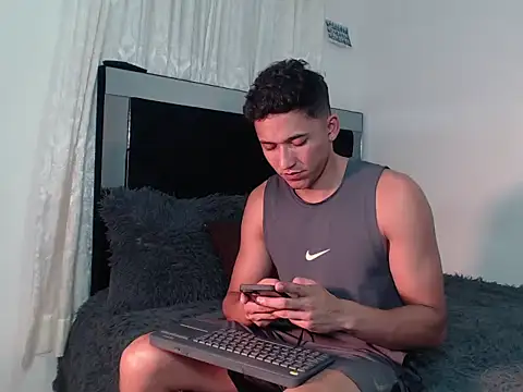 Snapshot of angel_sensual95 chatting on 09-26-25, 02:37 angel sensual95 online show from 09-26-25, 02:37