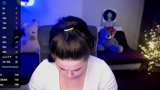 Emily Mo online show from 01-12-25, 12:33