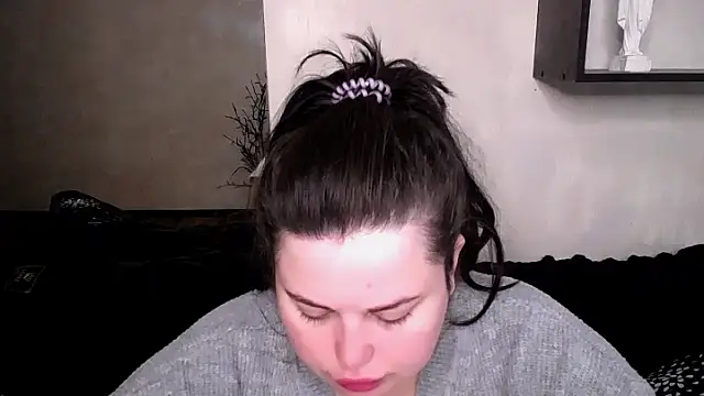 Emily Mo online show from 10-08-25, 06:22