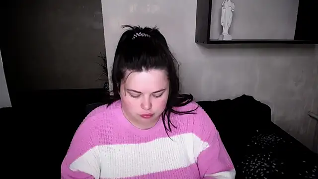 Emily Mo online show from 10-18-25, 05:32