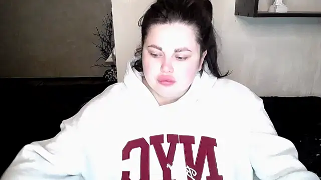 Emily Mo online show from 10-26-25, 06:30