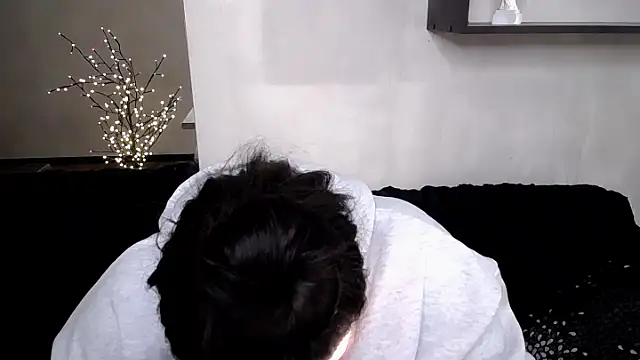 Emily Mo online show from 11-04-25, 06:34