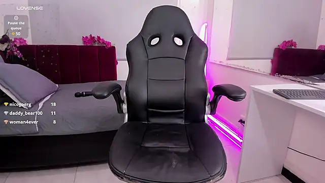 Snapshot of mia_thompsonn_ chatting on 01-20-25, 05:37 mia thompsonn  online show from 01-20-25, 05:37