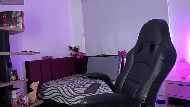 Snapshot of mia_thompsonn_ chatting on 02-04-25, 02:53 mia thompsonn  online show from 02-04-25, 02:53