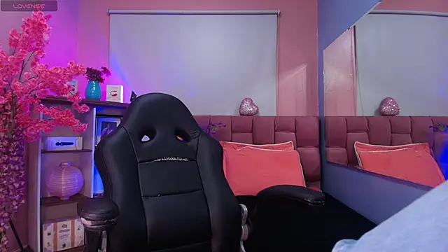 mia thompsonn  online show from 12-04-25, 02:37