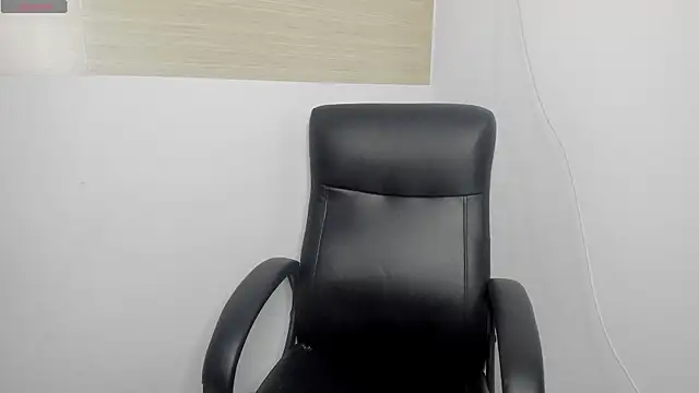 Snapshot of kiara_advani__ chatting on 09-30-25, 02:11 kiara advani   online show from 09-30-25, 02:11