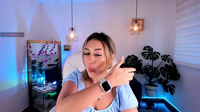 Snapshot of dina_ride chatting on 12-13-24, 12:28 dina ride online show from 12-13-24, 12:28