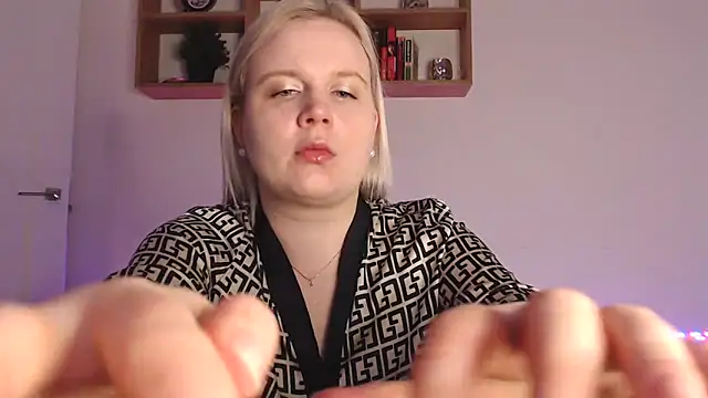 Karolina love  online show from 10-25-25, 05:19