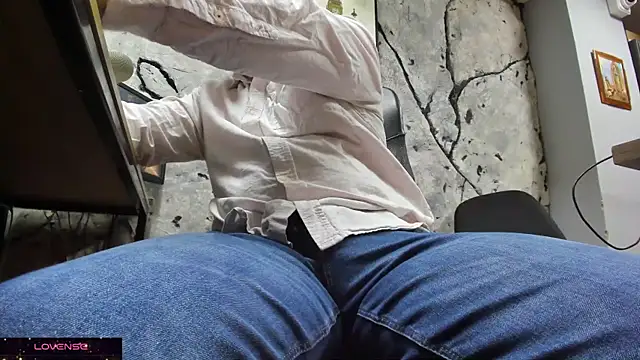 Snapshot of Maxi_TheBigDaddy chatting on 12-18-25, 12:55 Maxi TheBigDaddy online show from 12-18-25, 12:55