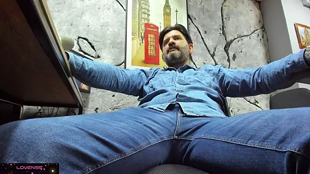 Snapshot of Maxi_TheBigDaddy chatting on 12-19-25, 10:00 Maxi TheBigDaddy online show from 12-19-25, 10:00