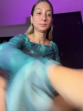 Snapshot of DanikRosse chatting on 12-23-25, 04:54 DanikRosse online show from 12-23-25, 04:54