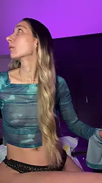 Snapshot of DanikRosse chatting on 01-13-26, 04:40 DanikRosse online show from 01-13-26, 04:40