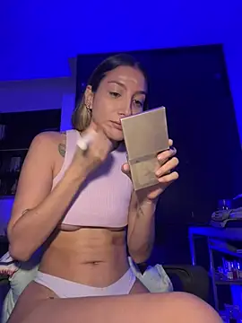 Snapshot of DanikRosse chatting on 01-18-26, 04:38 DanikRosse online show from 01-18-26, 04:38