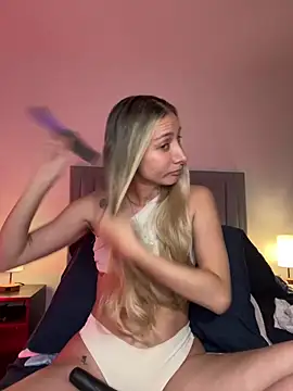 Snapshot of DanikRosse chatting on 02-24-26, 03:15 DanikRosse online show from 02-24-26, 03:15