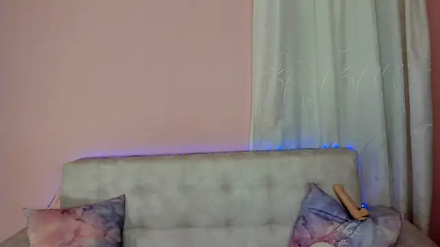 Snapshot of tinysara chatting on 03-15-25, 04:43 tinysara online show from 03-15-25, 04:43