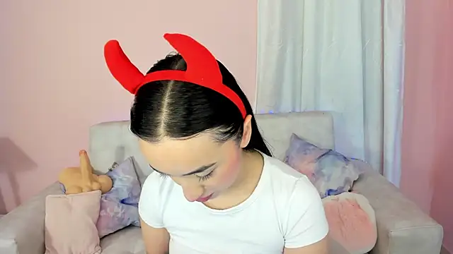 Snapshot of tinysara chatting on 03-21-25, 04:29 tinysara online show from 03-21-25, 04:29