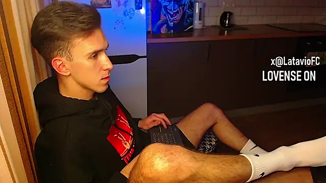 Snapshot of Midnighter_ chatting on 10-29-25, 01:19 Midnighter  online show from 10-29-25, 01:19