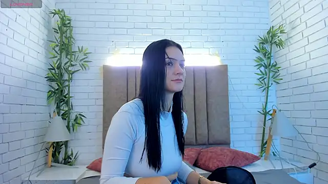 Snapshot of charlottewhitte chatting on 02-21-25, 11:22 charlottewhitte online show from 02-21-25, 11:22