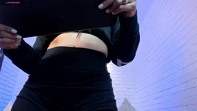 charlottewhitte online show from 12-04-25, 12:03