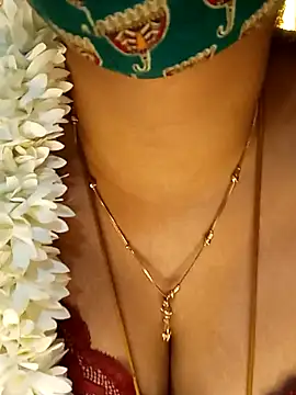 Snapshot of tuttifrutti17 chatting on 01-17-25, 06:02 tuttifrutti17 online show from 01-17-25, 06:02