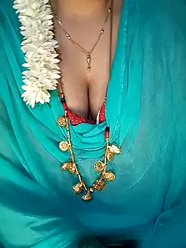 Snapshot of tuttifrutti17 chatting on 02-15-25, 06:01 tuttifrutti17 online show from 02-15-25, 06:01