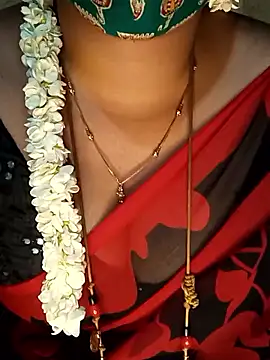 Snapshot of tuttifrutti17 chatting on 03-16-25, 05:39 tuttifrutti17 online show from 03-16-25, 05:39